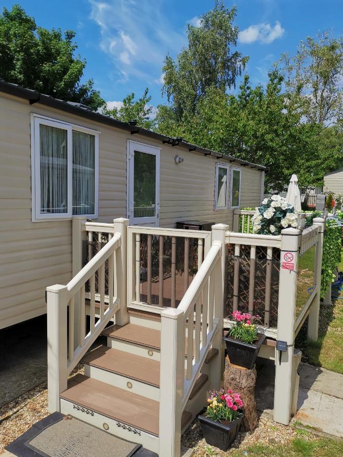 3 Bedroom Caravan With Hot Tub Tattershall Lakes Extérieur photo