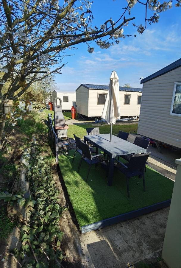 3 Bedroom Caravan With Hot Tub Tattershall Lakes Extérieur photo