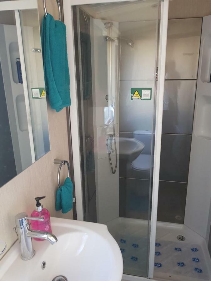 3 Bedroom Caravan With Hot Tub Tattershall Lakes Extérieur photo