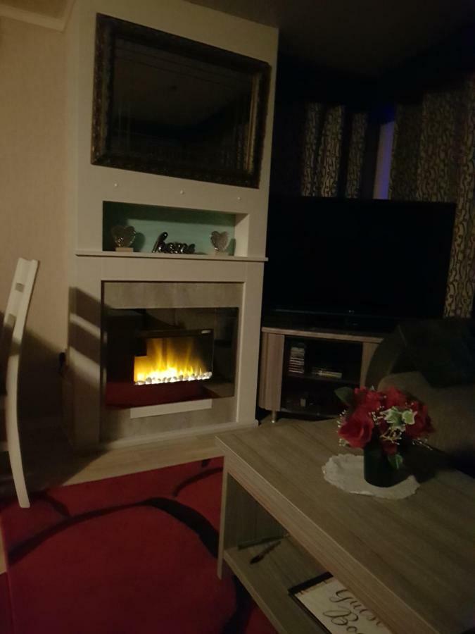 3 Bedroom Caravan With Hot Tub Tattershall Lakes Extérieur photo