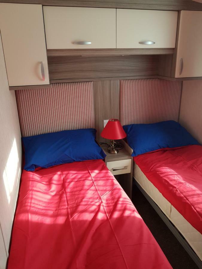 3 Bedroom Caravan With Hot Tub Tattershall Lakes Extérieur photo