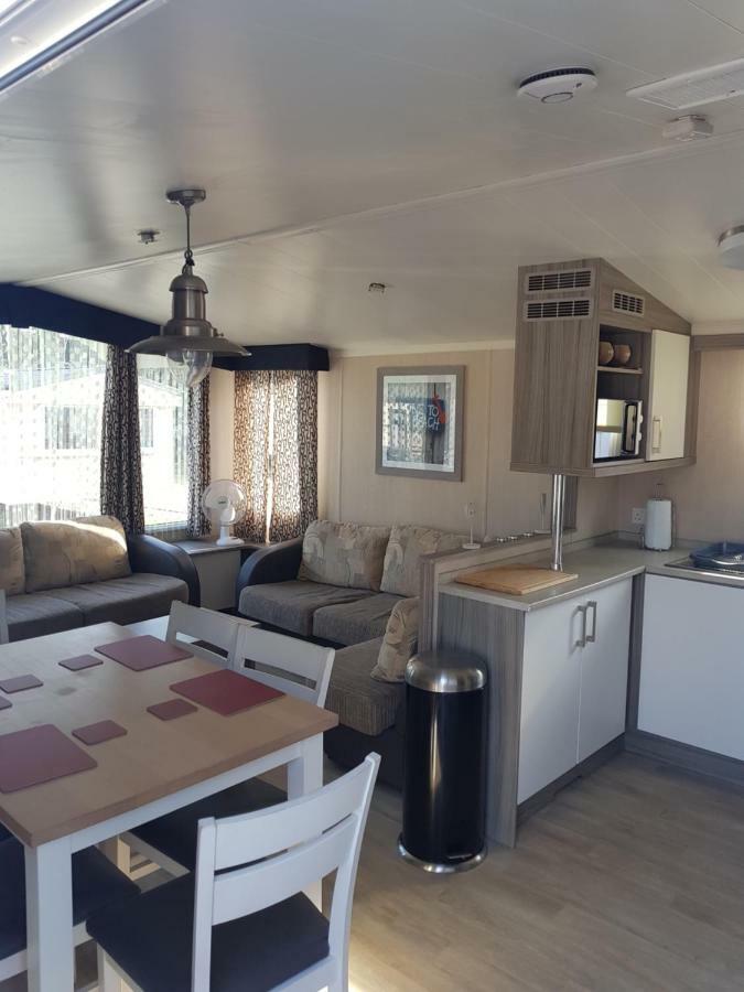 3 Bedroom Caravan With Hot Tub Tattershall Lakes Extérieur photo