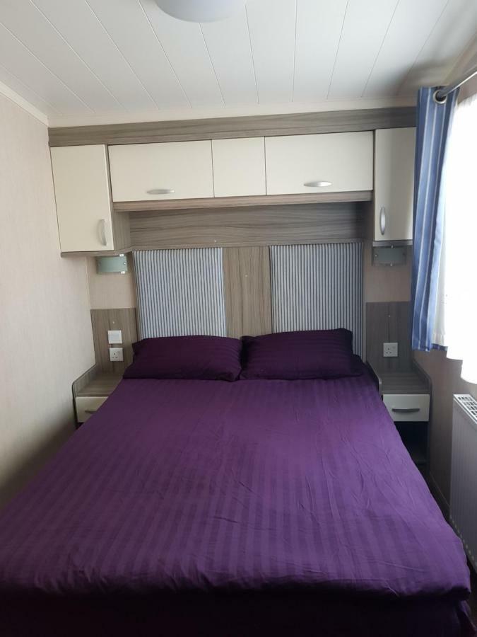 3 Bedroom Caravan With Hot Tub Tattershall Lakes Extérieur photo